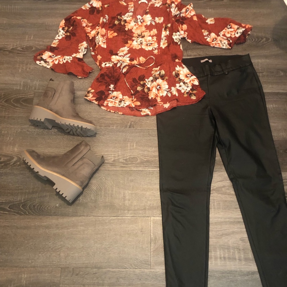 NWOT Small Top Floral! Make Offer